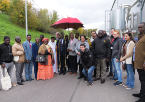 Delegation afrikanischer Staaten – hier mit dem Vorsitzenden König der Vereinigung aller afrikanischen Könige, seine Majestät Dr. Tchiffi Zié Jean Gervais 