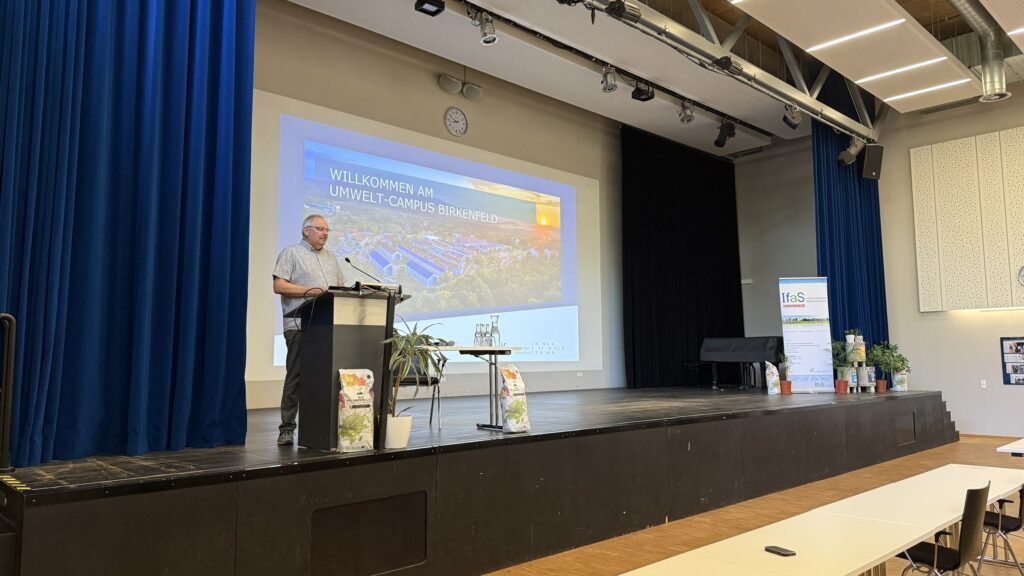 Begrüßung Prof. Helling