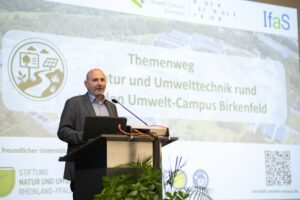 1 Initiator Prof. Dr. Peter Heck IfaS