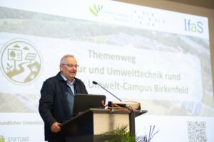 2 Grußwort Prof. Dr. Klaus Helling Dekan UCB
